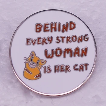 Di belakang setiap wanita kuat ada lencana logam pin enamel kucingnya hadiah yang sempurna untuk setiap pecinta kucing ibu anak perempuan istri