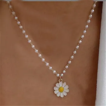 Kalung Liontin Daisy Kecil Romantis untuk Wanita Kalung Bunga Manis Rantai Klavikula Perhiasan Hadiah Ulang Tahun